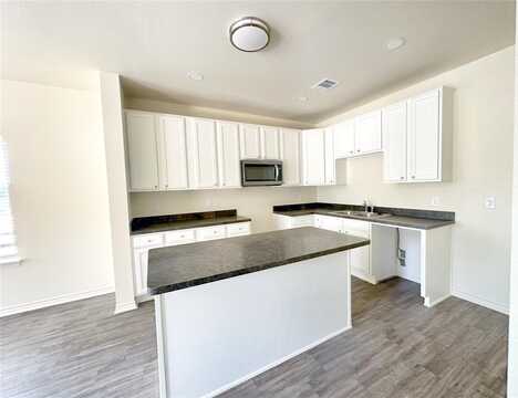 1701 St Louis Avenue, Fort Worth, TX 76110