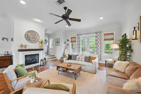 261 Casa Blanca Avenue, Fort Worth, TX 76107
