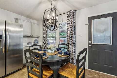 2300 Avalon Creek Way, McKinney, TX 75071