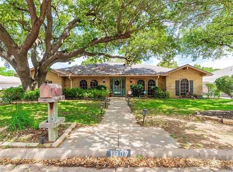 1307 S Westador Drive, Arlington, TX 76015