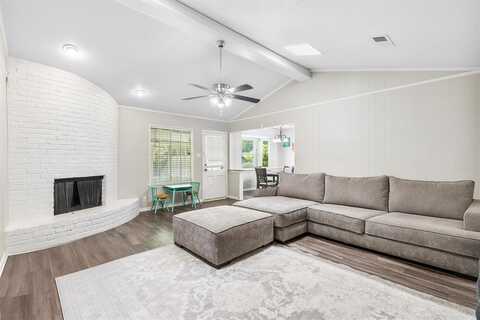 1706 Kingsborough Drive, Arlington, TX 76015