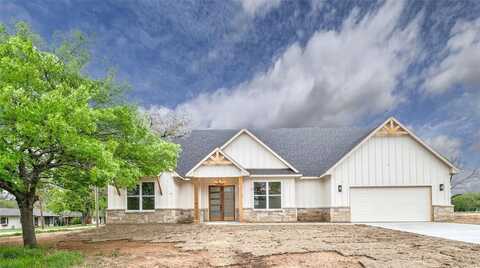 208 Woody, Alvord, TX 76225