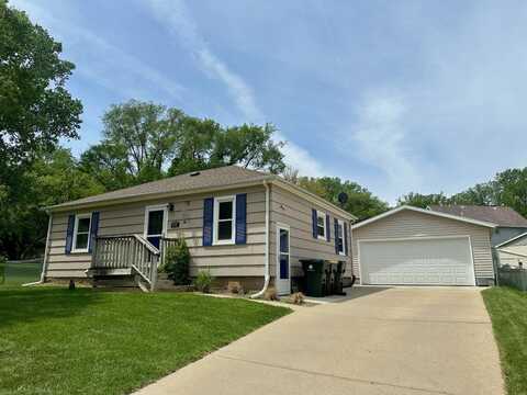 1727 John St., Sioux City, IA 51103