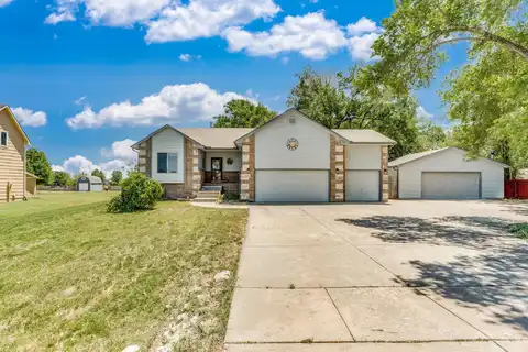 1201 E Winesap St, Haysville, KS 67060