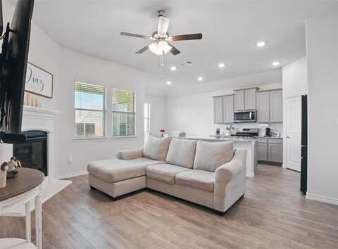 10425 Ponderosa Trail, Aubrey, TX 76227