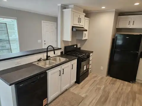 7330 Chesterfield #266, Taylor, MI 48180