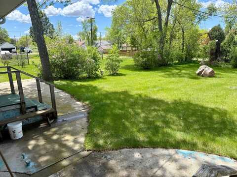 308 10th St S, Wishek, ND 58495