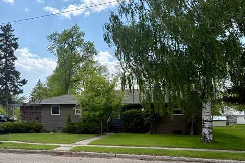 308 10th St S, Wishek, ND 58495