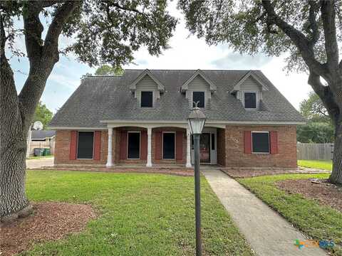 203 Hampshire Street, Victoria, TX 77904
