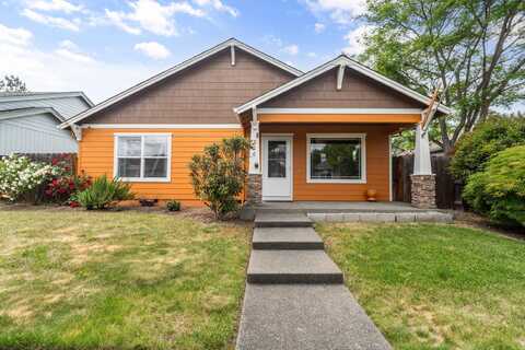 826 Isherwood Drive, Central Point, OR 97502