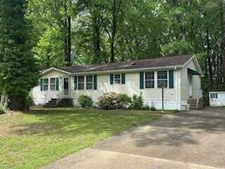 15 Edgewood Drive, Cream Ridge, NJ 08514