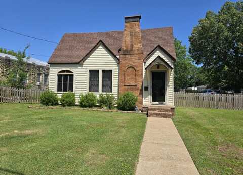 713 N 5th St, Paris, AR 72855