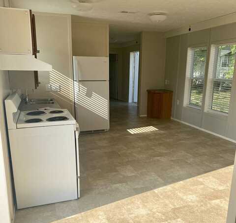 334 SE 47th Street, Topeka, KS 66609