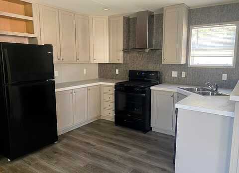 225 SE 46th Terrace, Topeka, KS 66609