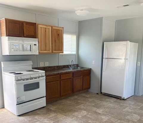 144 SE Willow Way, Topeka, KS 66609