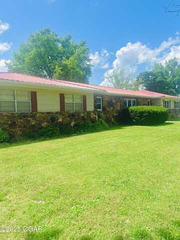 2119 S Main Street, Carthage, MO 64836