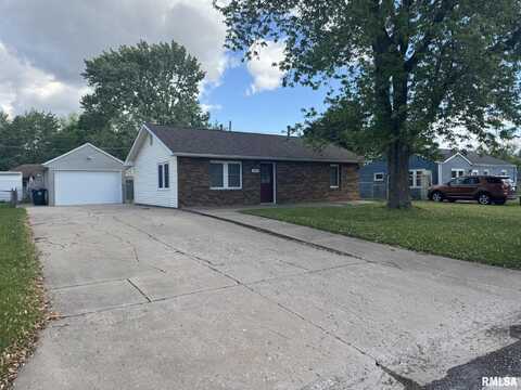 2015 RIDGEVIEW Drive, Davenport, IA 52806