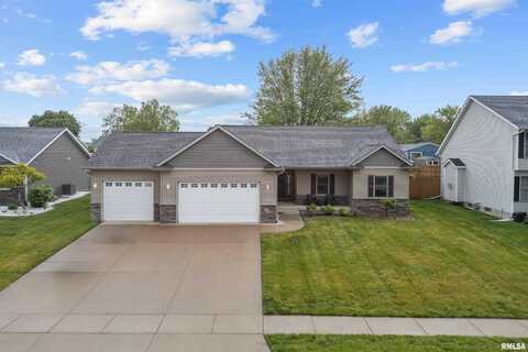 510 W PINEHURST Drive, Eldridge, IA 52748