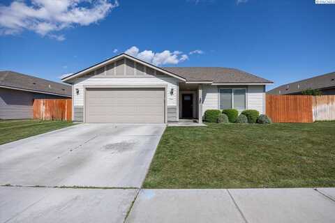 5801 Tyre Dr, Pasco, WA 99301