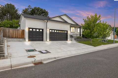 1907 W 39th Ave, Kennewick, WA 99337