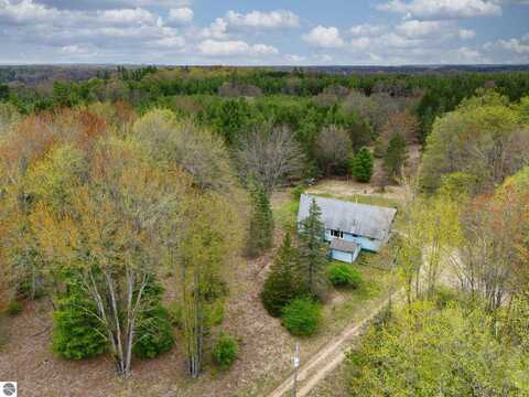 4253 S Garfield Road, Kingsley, MI 49649