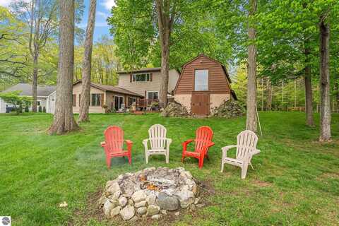 2665 Tonawanda Lake Road, Grawn, MI 49637