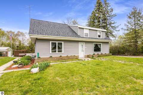 7256 Highland Drive, Beulah, MI 49617