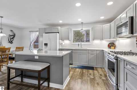 7256 Highland Drive, Beulah, MI 49617