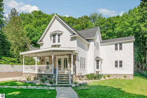 404 Michigan Avenue, Frankfort, MI 49635