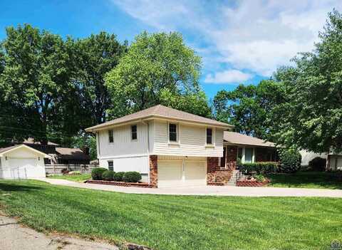 3213 SE Arbor DR, Topeka, KS 66605