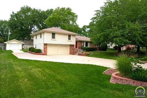 3213 SE Arbor DR, Topeka, KS 66605