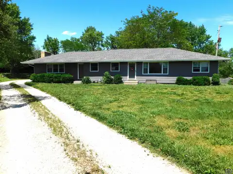 738 NE 43rd St, Topeka, KS 66617