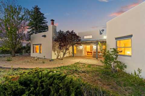 206 Hondo Seco Road, Arroyo Seco, NM 87514