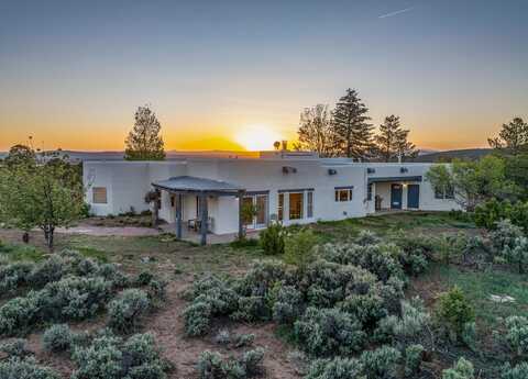206 Hondo Seco Road, Arroyo Seco, NM 87514