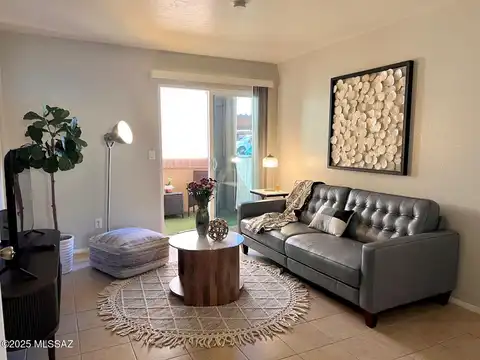 1810 E Blacklidge Drive, Tucson, AZ 85719