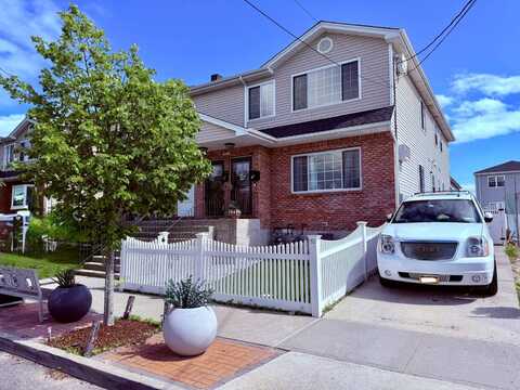6243 De Costa Aveune, Arverne, NY 11692