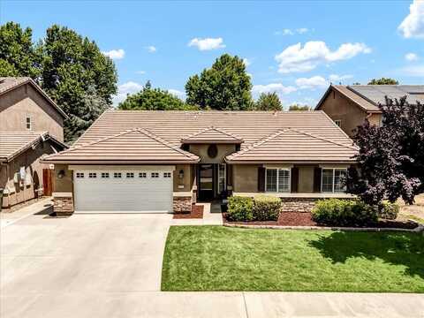 3038 N Linda Vista Court, Visalia, CA 93291