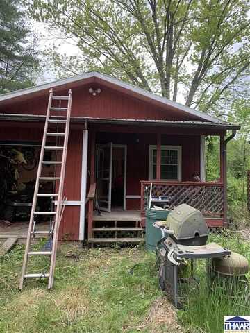 8386 Axsom Branch Rd., Nashville, IN 47448