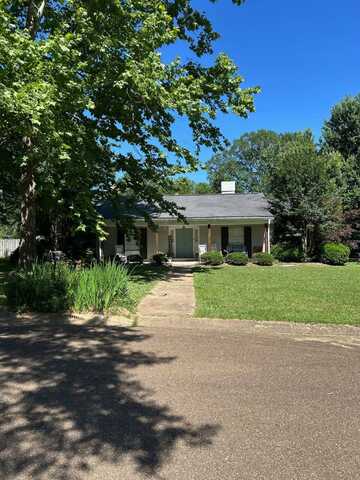 610 Hickory Hill Dr, KOSCIUSKO, MS 39090