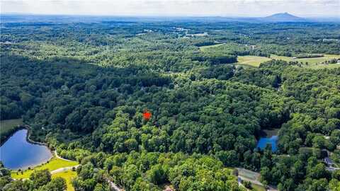 3806 Lakeview Drive, Pfafftown, NC 27040