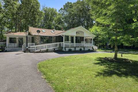 350 Lake Road, Canadensis, PA 18325