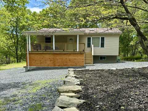 439 Gold Finch Road, Bushkill, PA 18324