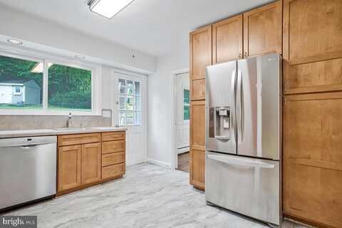 8205 ROBIN HOOD COURT, TOWSON, MD 21204
