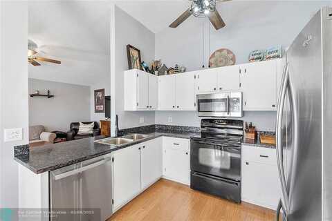 831 SW 135th Way, Davie, FL 33325