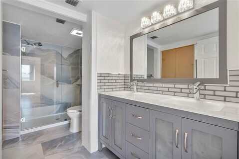 7866 Trent Dr, Tamarac, FL 33321
