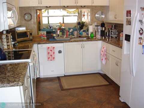 2704 NW 104th Ave, Sunrise, FL 33322