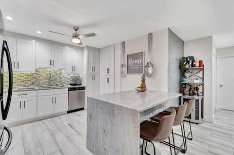 8051 Ambach Way, Hypoluxo, FL 33462