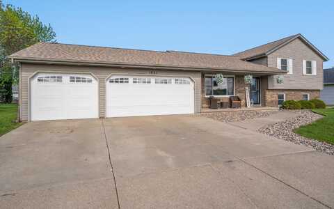 1801 MAPLEWOOD Drive, LITTLE CHUTE, WI 54140