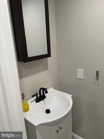 906 I STREET SE, WASHINGTON, DC 20003