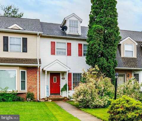 1104 HAMPDEN DRIVE, STRASBURG, PA 17579